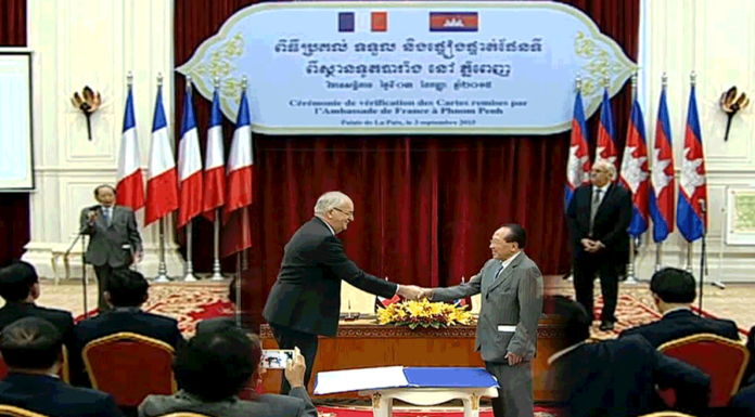 ពិធីប្រគល់ ទទួល និងផ្ទៀងផ្ទាត់ផែនទី ពីរដ្ឋាភិបាល នៃសាធារណរដ្ឋបារាំង ជាមួយផែនទីផ្លូវការ និងស្របច្បាប់របស់រាជរដ្ឋាភិបាលកម្ពុជា