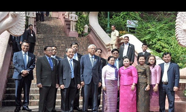 ឯកឧត្តម ប្រធានាធិបតីមីយ៉ាន់ម៉ា អញ្ជើញទស្សនានៅរមណីយដ្ឋានវត្តភ្នំ