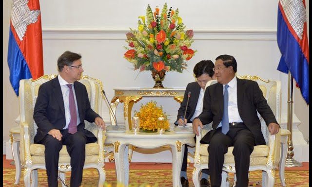 សម្តេចតេជោ ហ៊ុន សែន អញ្ជើញជួប អគ្គនាយកធនាគារបារាំង Group Bred Populaire នៅវិមានសន្តិភាព