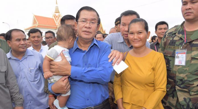 សម្តេចតេជោនាយករដ្ឋមន្រ្តី អញ្ជើញជួបសំណេះសំណាលជាមួយមន្រ្តីរាជការ លោកគ្រូអ្នកគ្រូ និងគរុសិស្ស នៃមជ្ឈមណ្ឌល គរុកោសល្យភូមិភាគខេត្តស្ទឹងត្រែង
