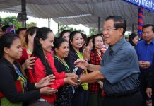 ពិធីជួបសំណេះសំណាលជាមួយកម្មករ កម្មារិនី និយោជិត ជាង១ម៉ឺននាក់នៅសួនឧស្សាហកម្មវឌ្ឍនៈ១ ស្ថិតក្នុងខណ្ឌដង្កោរ