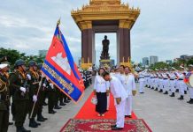 ថ្នាក់ដឹកនាំរដ្ឋសភា ព្រឹទ្ធសភា និងរាជរដ្ឋាភិបាល ព្រមទាំងស្ថាប័ននានា អញ្ជើញដាក់កម្រងផ្កាគោរពព្រះវិញ្ញាណក្ខន្ធ ព្រះបរមរតនកោដ្ឋ គម្រប់ខួប៥ឆ្នាំ