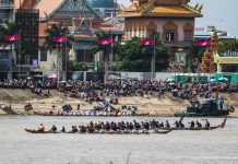 ទិដ្ឋភាពក្នុង ព្រះរាជពិធីបុណ្យអុំទូក បណ្តែតប្រទីប និង សំពះព្រះខែ អកអំបុក ថ្ងៃទី០២ ខែវិច្ឆិកា ឆ្នាំ២០១៧
