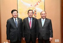 សម្តេចតេជោ ហ៊ុន សែន អញ្ជើញពិសារអាហារការងារជាមួយនាយករដ្ឋមន្រ្តីវៀតណាម និងឡាវ
