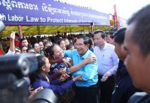 ពិធីសំណេះសំណាលជាមួយកម្មករ-កម្មការិនី និងនិយោជិត ជាង១៥០០០នាក់ មកពីរោងចក្រចំនួន២០ នៅតំបន់ចំការដូង ក្នុងខ័ណ្ឌដង្កោ និងខ័ណ្ឌមានជ័យ