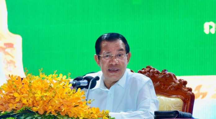 សម្តេចតេជោ ហ៊ុន សែន អញ្ជើញជួបសួរសុខទុក្ខតំណាង កម្មករ-កម្មការិនី និងនិយោជិត មកពីរោងចក្រចំនួន ៧៣ នៅកោះពេជ្រ