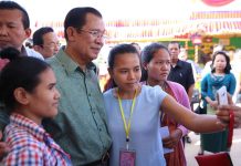 (រូបភាព) សម្តេចតេជោ ហ៊ុន សែន អញ្ជើញសំណេះសំណាលជាមួយកម្មករ-កម្មការិនី និងនិយោជិត ជាង១៥,៧០០នាក់ ស្ថិតក្នុងនៅរោងចក្រតំបន់ អូរដឹម ខណ្ឌពោធិសែនជ័យ រាជធានីភ្នំពេញ