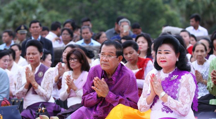 សម្ដេចតេជោ និងសម្ដេចកិត្តិព្រឹទ្ធបណ្ឌិត អញ្ជើញចូលរួមក្នុងពិធីក្រុងពាលី និងសូត្រមន្តនៅប្រាសាទអង្គរវត្ត