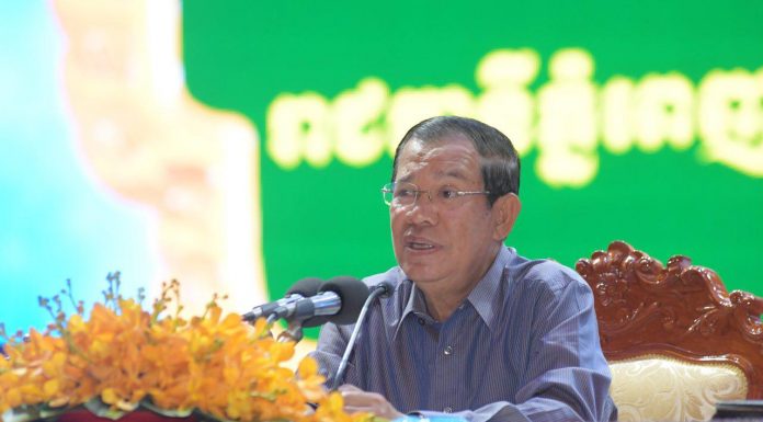 សម្តេចតេជោ ហ៊ុន សែន អញ្ជើញជួបសួរសុខទុក្ខកូនក្មួយកម្មករ ៤,៦៤០នាក់ នៅកោះពេជ្រ