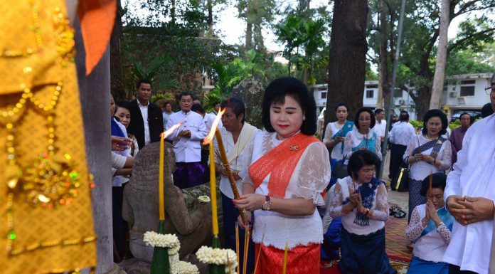 សម្តេចកិត្តិព្រឹទ្ធបណ្ឌិត ប៊ុន រ៉ានី ហ៊ុន សែន អញ្ជើញអុជធូបបួងសួងសុំសេចក្តីសុខចម្រើនជូនដល់ព្រះរាជាណាចក្រកម្ពុជា