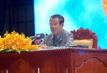 សម្តេចតេជោ ហ៊ុន សែន អញ្ជើញសំណេះសំណាលជាមួយ បងប្អូន អ្នករត់ម៉ូតូឌុប ម៉ូតូងកង់បី និងរត់តាក់ស៊ីជាង៤ពាន់នាក់ នៅកោះពេជ្រ