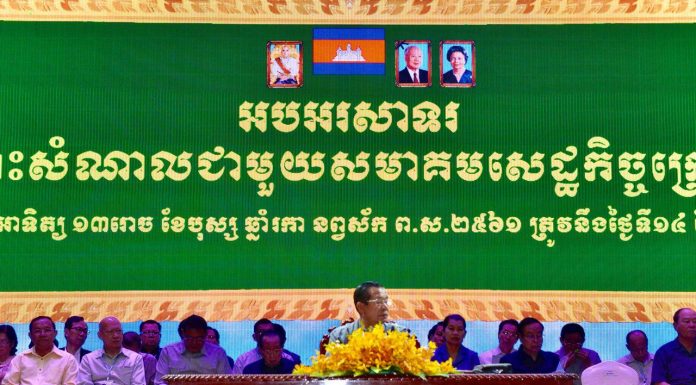 សម្តេចតេជោ ហ៊ុន សែន អញ្ជើញសំណេះសំណាលជាមួយ បងប្អូន អ្នករត់ម៉ូតូឌុប ម៉ូតូងកង់បី និងរត់តាក់ស៊ីជាង៤ពាន់នាក់ នៅកោះពេជ្រ
