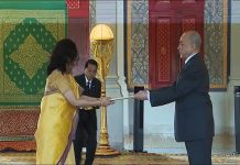 ព្រះមហាក្សត្រសព្វព្រះរាជហឫទ័យទទួលសារតាំងពីឯកអគ្គរដ្ឋទូតសាធារណរដ្ឋឥណ្ឌា ប្រចាំកម្ពុជា