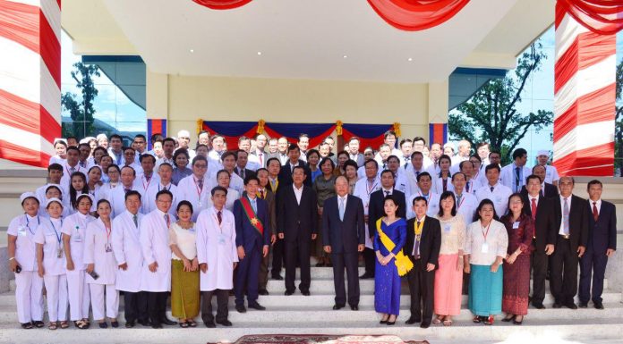 សម្តេចនាយករដ្ឋមន្រ្តី ហ៊ុន សែន អញ្ជើញកាត់ខ្សែបូណ៌សម្ពោធដាក់ឲ្យ ប្រើប្រាស់ជាផ្លូវការនូវអគារព្យាបាលជំងឺ ស្ថិតក្នុងមន្ទីរពេទ្យមិត្តភាព កម្ពុជា-សូវៀត