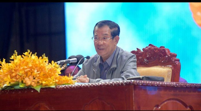 សម្តេចតេជោ ហ៊ុន សែន អំពាវនាវសូមឱ្យម្ចាស់ផ្ទះ ១ឆ្នាំ ២០១៨ ដើម្បីជួយកម្មករ យើង មានលទ្ធភាពរកប្រាក់ចំណូល បានច្រើនដ់ម្បីជួយសម្រួលដល់ជីវភាពរសើនៅកាន់តែប្រសើឡើង