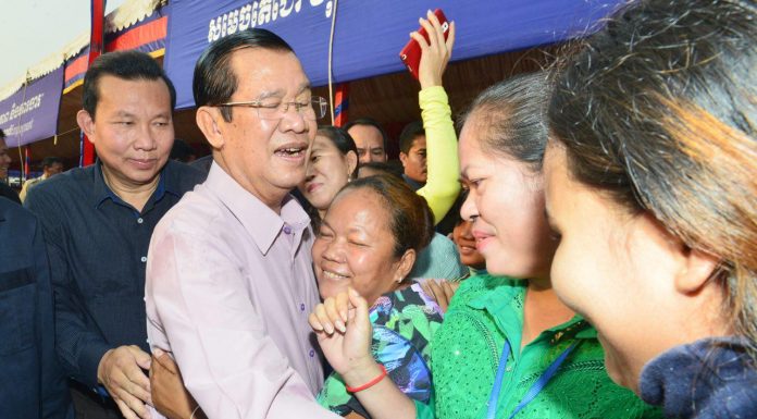 ផ្សាយផ្ទាល់(Live): សម្តេចតេជោ ហ៊ុន សែន អញ្ជើញជួបសំណេះសំណាល ជាមួយកូនក្មួយកម្មករជាង២ម៉ឺននាក់ នៅតំបន់សេដ្ឋកិច្ចពិសេស ក្រុងព្រះសីហនុ