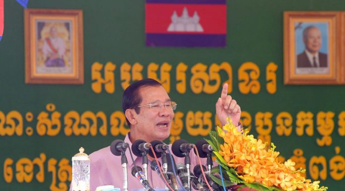 សម្តេចតេជោ ហ៊ុន សែន អញ្ជើញជួបសំណេះសំណាល ជាមួយកូនក្មួយកម្មករ-កម្មការិនី នៅតំបន់រោងចក្រ ខេត្តកំពង់ស្ពឺ
