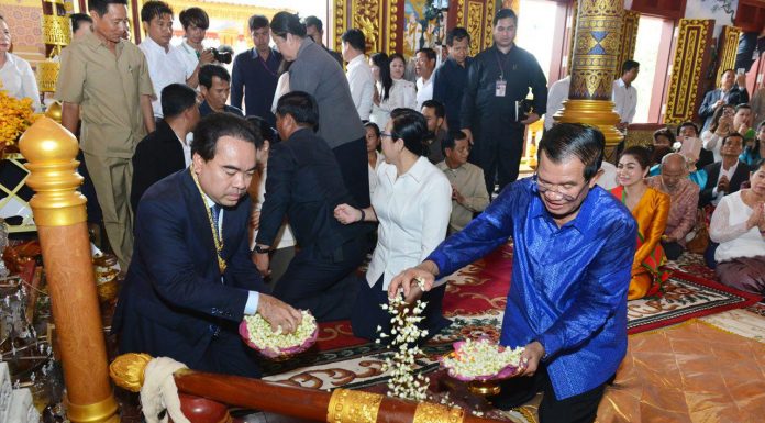 (រូបភាព) សម្តេចនាយករដ្ឋមន្រ្តី ហ៊ុន សែន អញ្ជើញកាត់ឬស្សសីមាឆ្លងព្រះវិហារ និងសម្ពោធសមិទ្ធផលនានា ក្នុងវត្តជ័យមង្គល ស្ថិតក្នុងស្រុកស្រីសន្ធរ