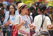 របាំត្រុដិ គោះអង្រែ សុវណ្ណមច្ឆា កន្តែរ៉ែ កណ្តូបសេះ ឆៃយ៉ាំ គែន ប្រជាប្រិយ និងរាំវង់រាំក្បាច់ ជារបាំប្រជាប្រិយ ប្រពៃណី និងបុរាណខ្មែរ មាននៅក្នុងព្រឹត្តិការណ៍អង្គរសង្ក្រាន្តឆ្នាំ២០១៨