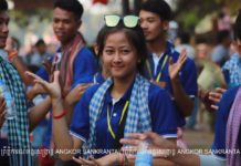 ទិដ្ឋភាពខ្លះៗ នៃព្រឹត្តិការណ៍អង្គរសង្ក្រាន្ត ថ្ងៃទី១ នៅមុខប្រាសាទអង្គរវត្ត