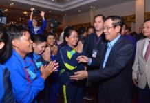 សម្តេចតេជោ ហ៊ុន សែន អញ្ជើញសំណេះសំណាល និងពិសារបាយសាមគ្គីជាមួយកីឡាករ កីឡាការិនី ចំនួន ៣,៩៩៧នាក់