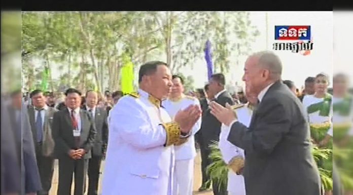 ព្រះរុណាព្រះមហាក្សត្រ សព្វព្រះរាជហឫទ័យ ស្តេចយាងជាព្រះរាជាធិបតីដ៏ខ្ពង់ខ្ពស់ ក្នុងព្រះរាជពិធីបុណ្យទ្វាទសមាស ច្រត់ព្រះនង្គ័ល និងព្រះរាជពិធីតាំងពិពណ៌ផលិតផលកសិកម្ម សិប្បកម្មក្នុងស្រុក