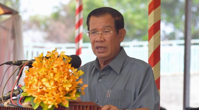 សម្តេចតេជោ ហ៊ុន សែន អញ្ជើញជួបសំណេះសំណាលជាមួយកូនក្មួយកម្មករជាង១ម៉ឺននាក់នៅខេត្តតាកែវ