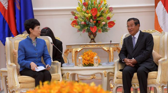 សម្តេចតេជោ ហ៊ុន សែន ជួបពិភាក្សាការងារជាមួយអនុរដ្ឋមន្ត្រីពាណិជ្ជកម្មចិន