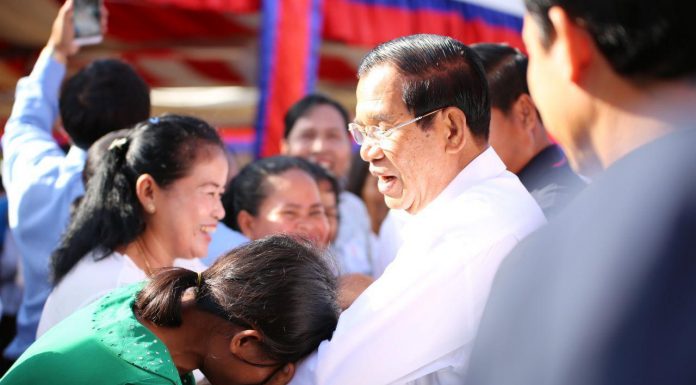 សម្តេចតេជោ ហ៊ុន សែន អញ្ជើញកាត់ឫសសីមាព្រះវិហារ និងសម្ពោធសមិទ្ធផលនានានៅវត្តព្រះឥន្ទសាមគ្គីធម៌ នៅស្រុកអង្គស្នួល ខេត្តកណ្តាល