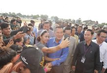 សម្តេចតេជោ ហ៊ុន សែន អញ្ជើញជួបសំណេះសំណាលជាមួយកម្មករ-កម្មការិនី ជាង ២ម៉ឺននាក់នៅខេត្តកំពង់ឆ្នាំង