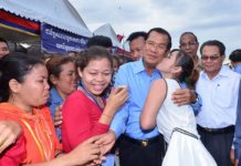 សម្តេចនាយករដ្ឋមន្រ្តី ហ៊ុន សែន អញ្ជើញជួបសំណេះសំណាលជាមួយបងប្អូនកម្មករ និយោជិត ប្រមាណ២៧.៥២៩នាក់ នៅស្រុកអង្គស្នួល