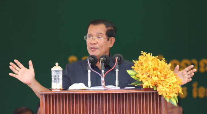 សម្តេចតេជោ ហ៊ុន សែន អញ្ជើញជួបកម្មករ-កម្មការិនីជិត ២ម៉ឺននាក់នៅខេត្តកំពង់ស្ពឺ