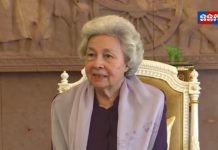 សម្តេចព្រះមហាក្សត្រី សព្វព្រះរាជហឫទ័យប្រោសព្រះរាជទាន ប្រធានសមាគមអភិរក្សដំរីខ្មែរ អៃរាវត្តា ចូលក្រាបថ្វាយបង្គំគាល់