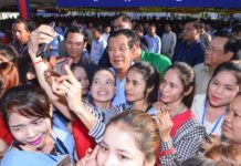 សម្តេចអគ្គមហាសេនាបតីតេជោ ហ៊ុន សែន អញ្ជើញជួបសំណេះសំណាល ជាមួយកម្មករ កម្មការិនីជាង ១ម៉ីន ៤ពាន់ ៧០០នាក់ នៅខណ្ឌពោធិ៍សែនជ័យ