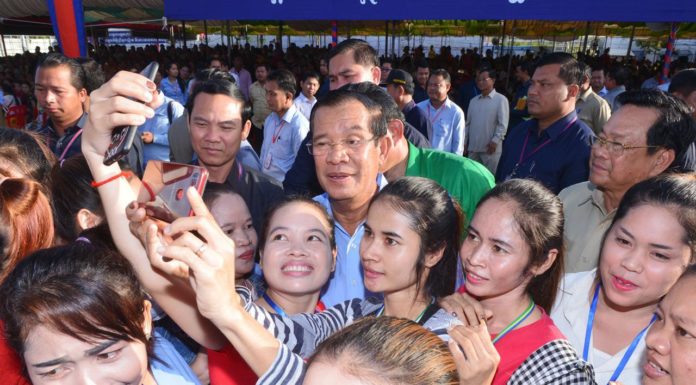 សម្តេចអគ្គមហាសេនាបតីតេជោ ហ៊ុន សែន អញ្ជើញជួបសំណេះសំណាល ជាមួយកម្មករ កម្មការិនីជាង ១ម៉ីន ៤ពាន់ ៧០០នាក់ នៅខណ្ឌពោធិ៍សែនជ័យ