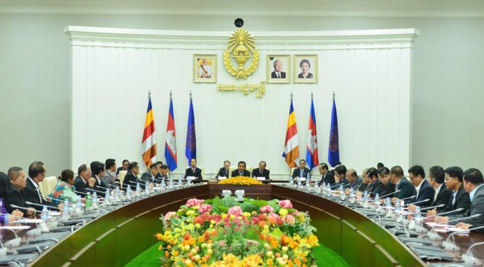 សម្តេចតេជោ ហ៊ុន សែន អញ្ជើញចូលរួមនៅក្នុងកិច្ចប្រជុំពិគ្រោះយោបល់ជាមួយតំណាងគណបក្សនយោបាយចំនួន ១៦
