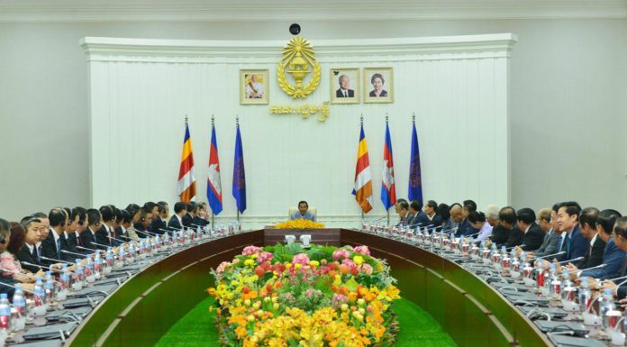 សម្តេចនាយករដ្ឋមន្រ្តី ហ៊ុន សែន អនុញ្ញាតឲ្យគណៈប្រតិភូសហព័ន្ធពាណិជ្ជករចិនទាជីវសកលលោក ចូលជួបសម្តែងការគួរសម