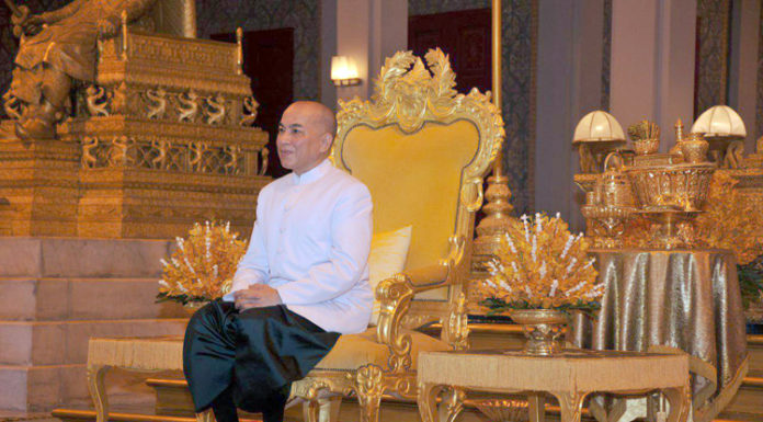 សម្តេចតេជោនាយករដ្ឋមន្ត្រី ដឹកនាំសមាជិករាជរដ្ឋាភិបាលអាណត្តិទី៦ ចូលធ្វើសច្ចាប្រណិធានក្នុងព្រះបរមរាជវាំង