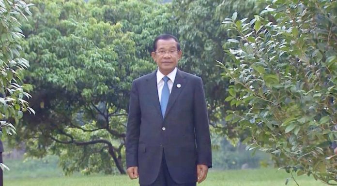 សម្តេចតេជោនាយករដ្ឋមន្រ្តី និងគណៈប្រតិភូនៃប្រទេសអាស៊ាន-ចិន អញ្ជើញដាំដើមឈើ ជាលក្ខណៈមិត្តភាព ក្នុងរមណីយដ្ឋានលីយ័ន ក្រុងណាននីង