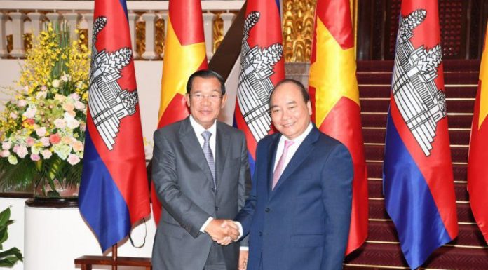 សម្តេចតេជោ ហ៊ុន សែន អញ្ជើញជួបពិភាក្សាការងារជាមួយនាយករដ្ឋមន្រ្តីវៀតណាម