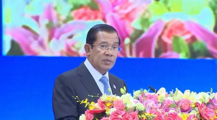 សម្តេចតេជោ ហ៊ុន សែន អញ្ជើញចូលរួមក្នុងពិធីបើកពិព័រណ៍ចិន-អាស៊ាន លើកទី ១៥