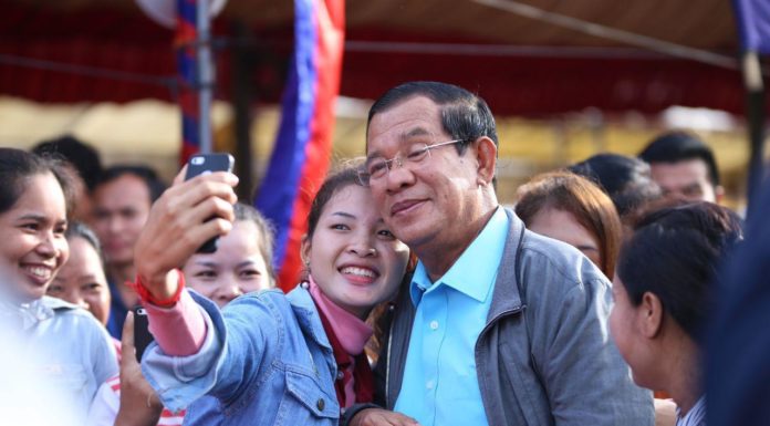 សម្តេចនាយករដ្ឋមន្រ្តី ហ៊ុន សែន អញ្ជើញជួបសំណេះសំណាលជាមួយបងប្អូន កម្មករ និយោជិតប្រមាណ ២៧.៤៤៤នាក់ នៅស្រុកគងពិសី