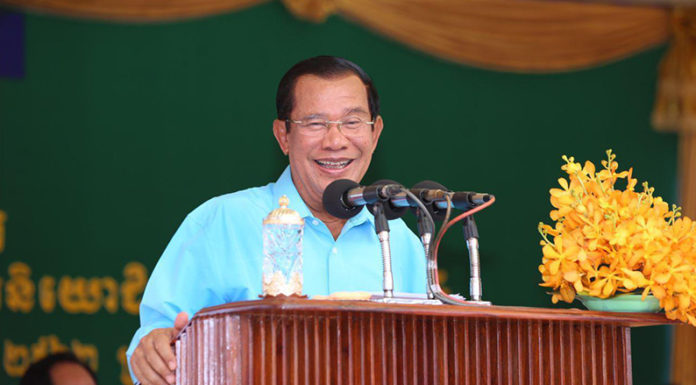 សម្តេចតេជោ ហ៊ុន សែន អញ្ជើញចុះជួបកម្មករ-កម្មការិនីជាង២ម៉ឺននាក់នៅក្នុងខេត្តកំពង់ស្ពឺ