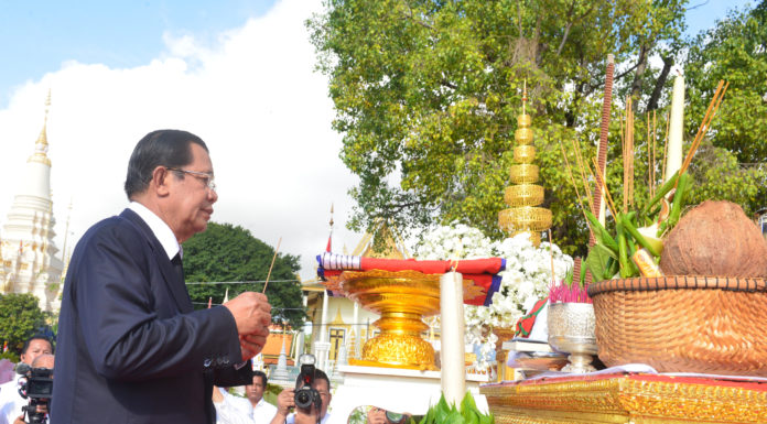 សម្ដេចតេជោ ហ៊ុន សែន អញ្ជើញគោរពវិញ្ញាណក្ខន្ធ និងពិធីបូជាសព ឯកឧត្តម នៃ ប៉េណា អនុប្រធានទី១ព្រឹទ្ធសភា