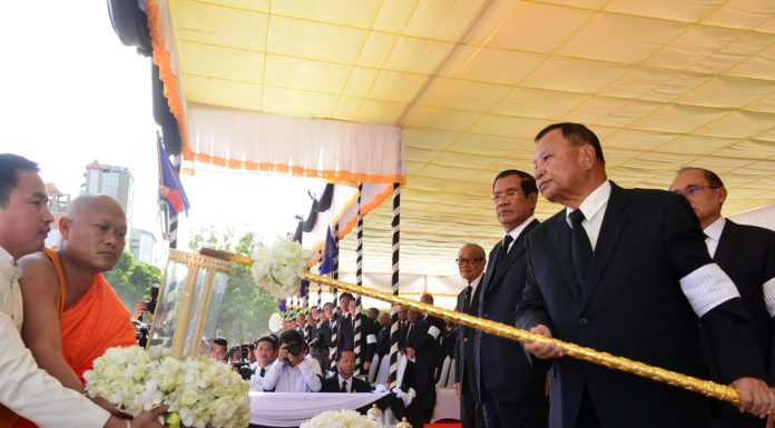 សម្តេចវិបុលសេនាភក្តី សាយ ឈុំ និងសម្តេចនាយករដ្ឋមន្រ្តី ហ៊ុន សែន អញ្ជើញចូលរួមជាអធិបតី ពិធីបូជាសពឯកឧត្តម នៃ ប៉េណា