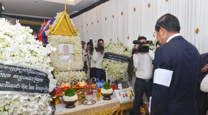 សម្ដេចតេជោ ហ៊ុន សែន អញ្ជើញគោរពវិញ្ញាណក្ខន្ធ សព ឯកឧត្តម នៃ ប៉េណា អនុប្រធានទី១ព្រឹទ្ធសភា