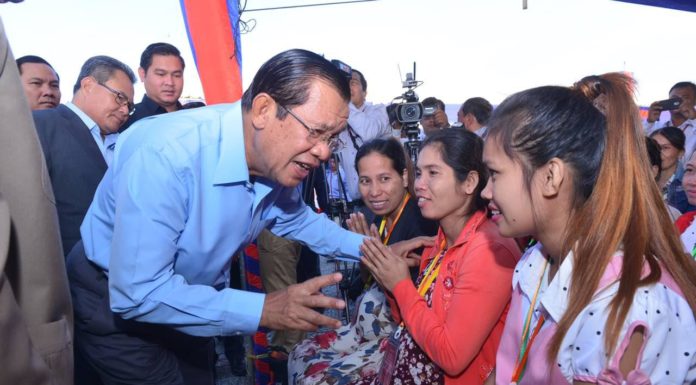 សម្តេចនាយករដ្ឋមន្រ្តី ហ៊ុន សែន អញ្ជើញបន្តជួបសំណេះសំណាលជាមួយបងប្អូនកម្មករ និយោជិត