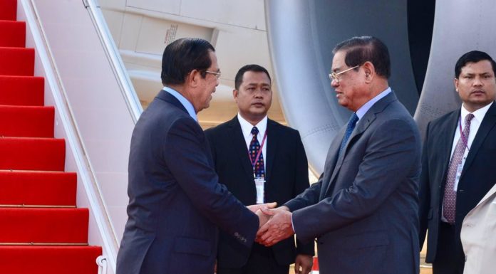 សម្តេចតេជោ ហ៊ុន សែន អញ្ជើញដឹកនាំគណៈប្រតិភូជាន់ខ្ពស់កម្ពុជាធ្វើមាតុភូមិនិវត្តន៍ដល់មាតុប្រទេសដោយសុវត្ថិភាព