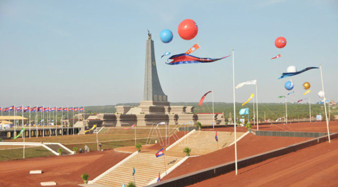 រូបថតឯកសារ៖ ពិធីសម្ពោធវិមាន២ធ្នូ នៅឃុំ២ធ្នូ ស្រុកស្នួល ខេត្តក្រចេះ (២០១៣)