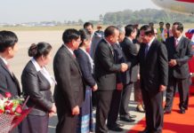 សម្ដេចតេជោ ហ៊ុន សែន អញ្ជើញដឹកនាំគណៈប្រតិភូដល់ទីក្រុងវៀងច័ន្ទ ទេសឡាវប្រកបដោយសុវត្ថិភាព និងចាប់ផ្ដើមដំណើរទស្សនកិច្ចផ្លូវការ